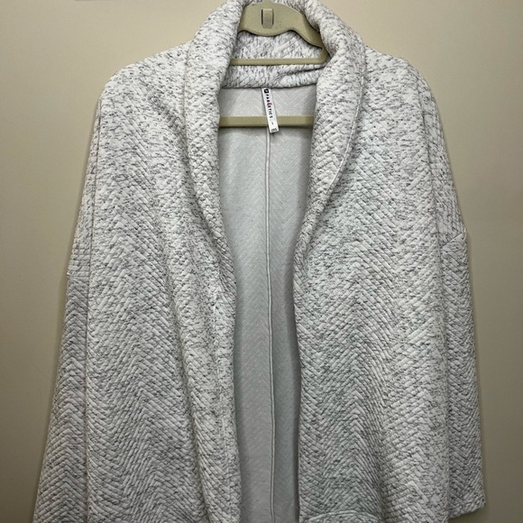 Fabletics Light Gray Open Quilted Cardigan - Picture 1 of 9